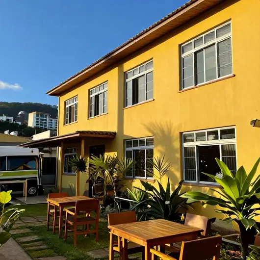Descubra o Yellow Hostel