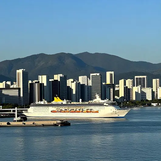 Descubra os Navios e Cruzeiros que Atraem Vitória – ES Descubra os Navios e Cruzeiros que Atraem Vitória - ES