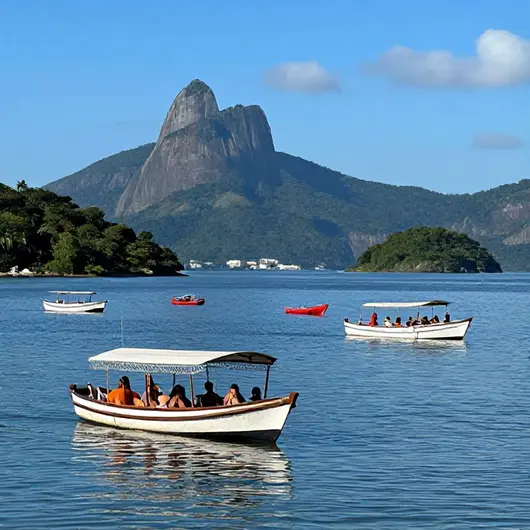 Guia de Passeios de Barco em Vitória: 13 opções imperdíveis